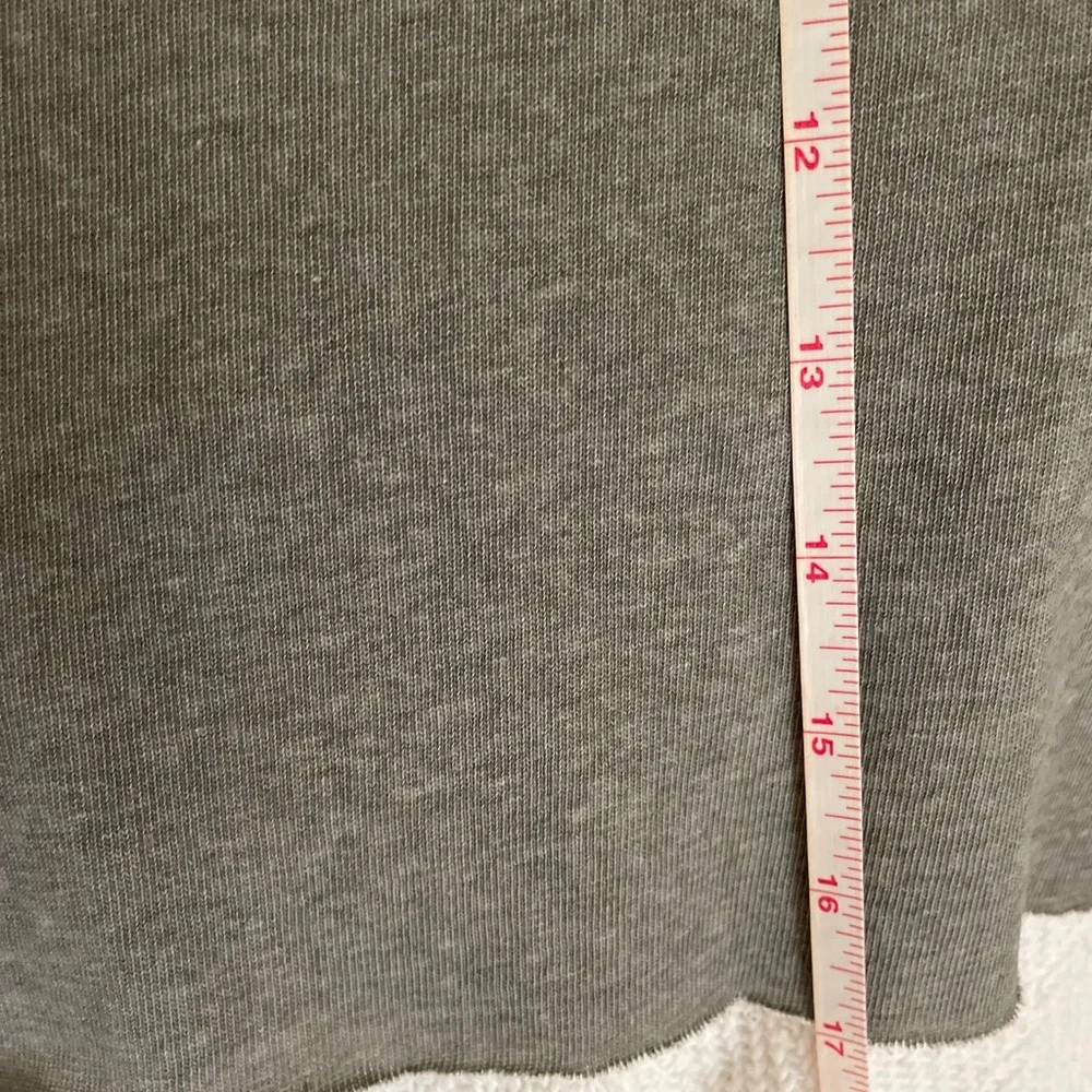 POL Women's Long Sleeve Gray and Cream Shirt Size Small Lint Mark on the Back - Picture 14 of 14